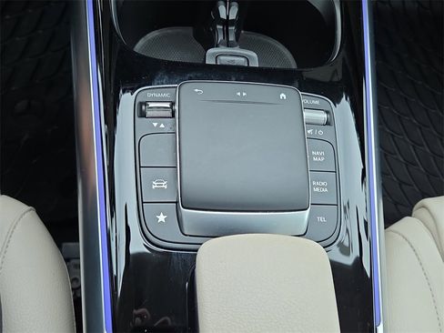 Certified 2022 Mercedes-Benz GLA 250 4MATIC image 25