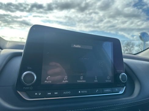 Used 2021 Nissan Rogue S image 40