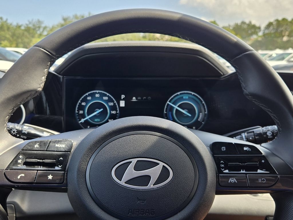 Certified 2025 Hyundai Elantra SEL FWD image 20