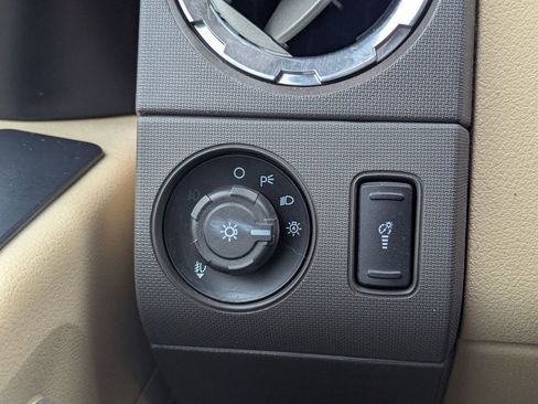 Used 2016 Ford F250 XLT w/ XLT Premium Package image 18