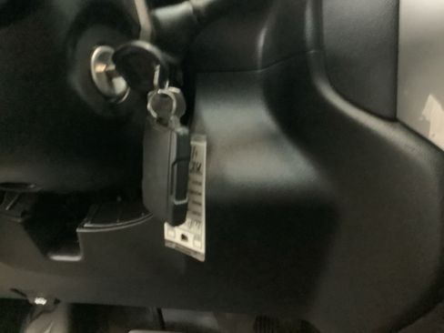 Used 2019 GMC Sierra 1500 4x4 Crew Cab w/ Convenience Package image 16