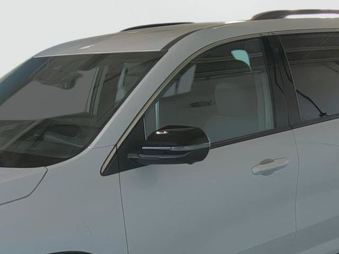 New 2027 Chevrolet Traverse LT w/ Driver Confidence Package FWD image 8