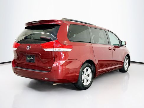 Used 2014 Toyota Sienna LE image 9