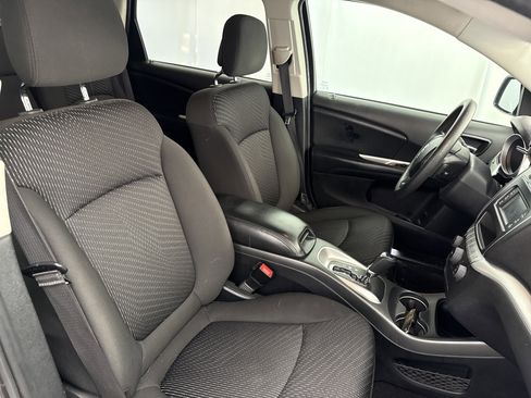 Used 2017 Dodge Journey SE w/ Flexible Seating Group image 12