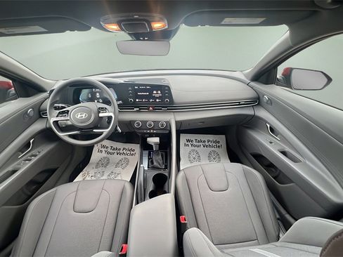 Certified 2024 Hyundai Elantra SE image 20