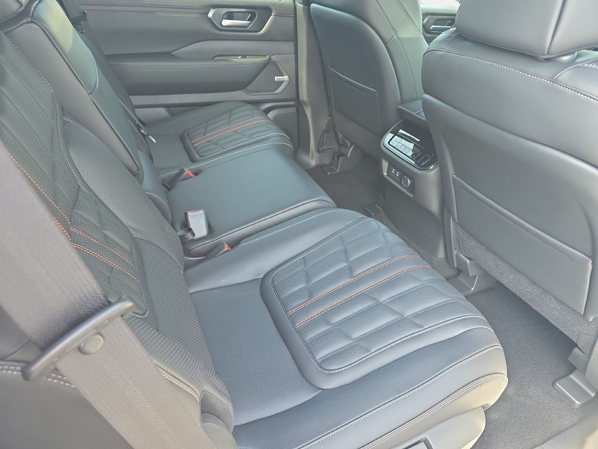 Used 2025 Nissan Armada PRO-4X AWD/4WD image 11