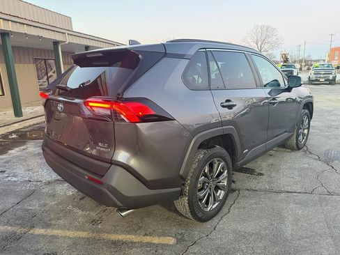 Used 2022 Toyota RAV4 XLE Premium image 3