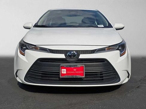Certified 2025 Toyota Corolla LE FWD image 8