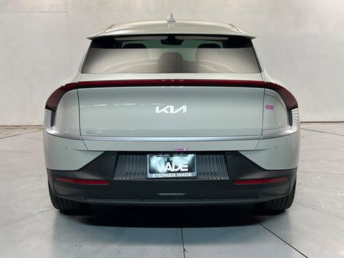 Used 2024 Kia EV6 Light RWD image 4