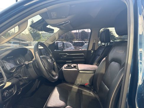 Used 2022 RAM 1500 Laramie AWD/4WD image 9