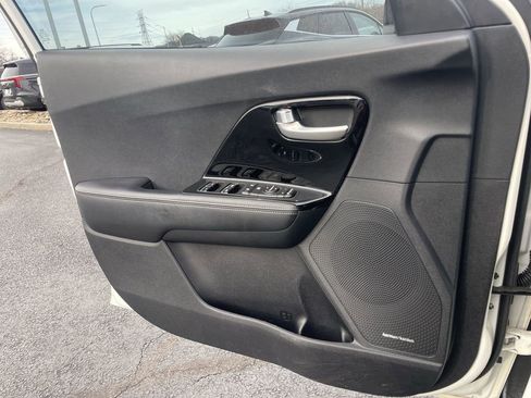 Used 2017 Kia Niro EX image 21
