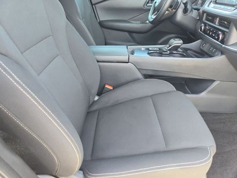Used 2024 Nissan Rogue S FWD image 19