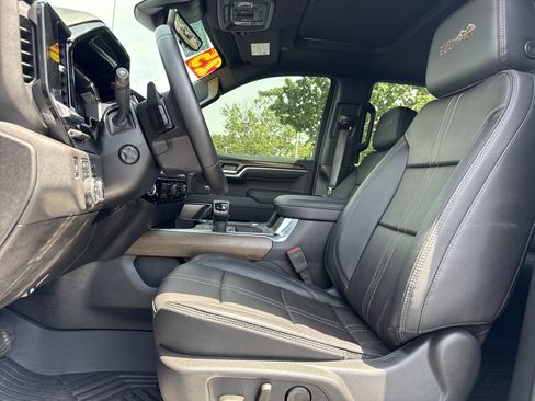 Used 2025 Chevrolet Silverado 1500 High Country w/ Midnight Edition AWD/4WD image 16