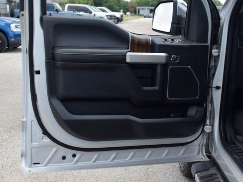 Used 2019 Ford F150 Lariat w/ Equipment Group 502A Luxury AWD/4WD image 17