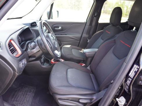 Used 2017 Jeep Renegade Trailhawk image 32