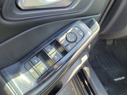 Used 2023 Nissan Rogue SV w/ SV Premium B Package FWD image 18
