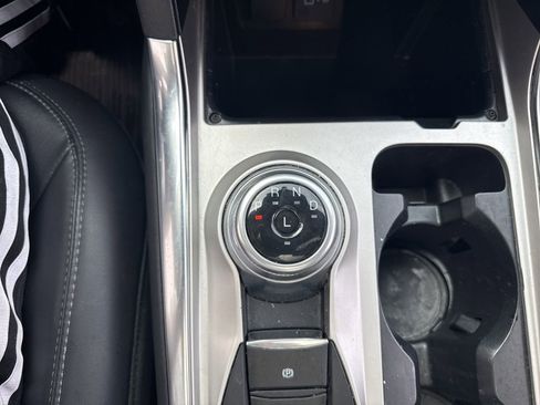 Used 2022 Ford Explorer XLT w/ Equipment Group 202A image 24