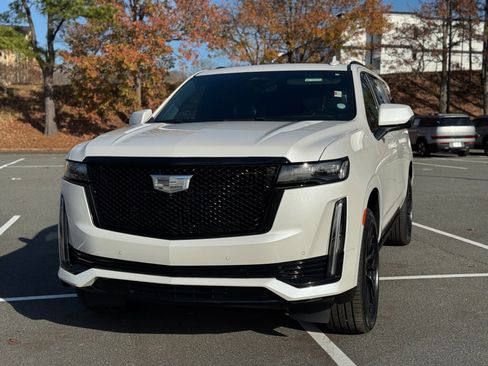 Used 2023 Cadillac Escalade ESV Sport w/ Touring Package image 3