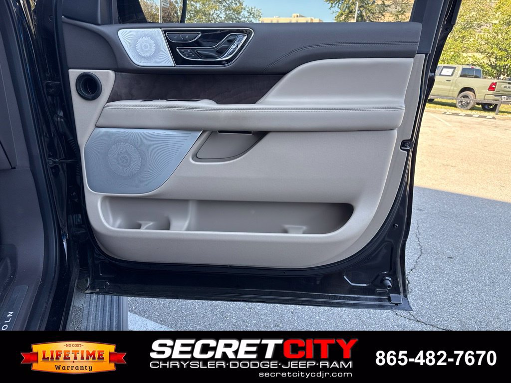 Used 2024 Lincoln Navigator L Reserve AWD/4WD image 11