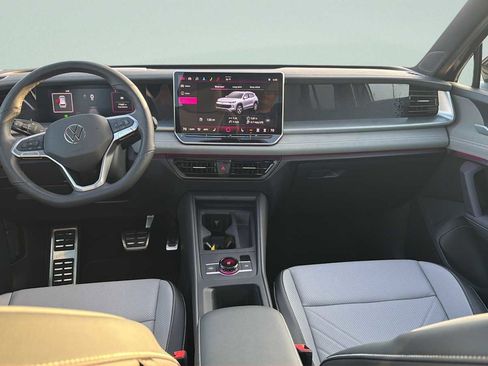 Used 2025 Volkswagen Tiguan SE R-Line image 28