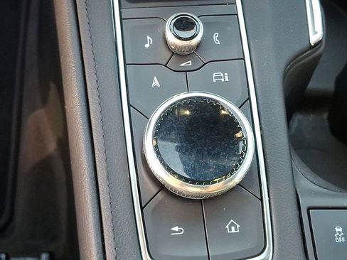 Used 2024 Cadillac XT4 Premium Luxury image 21