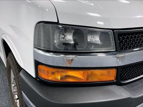 Used 2024 Chevrolet Express 3500 LT w/ LT Preferred Equipment Group RWD image 27
