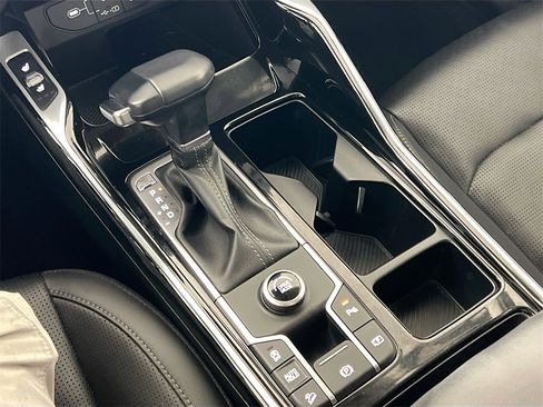 Certified 2024 Kia Sorento SX image 18