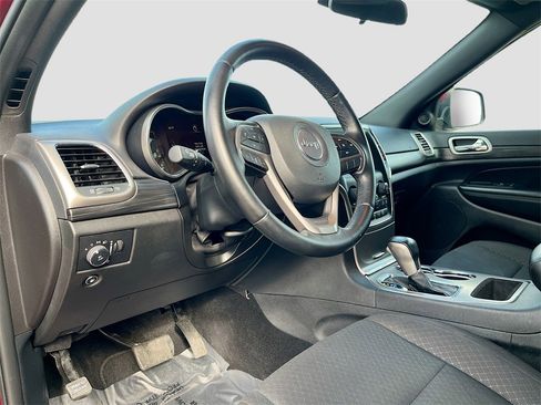 Used 2021 Jeep Grand Cherokee Laredo image 9