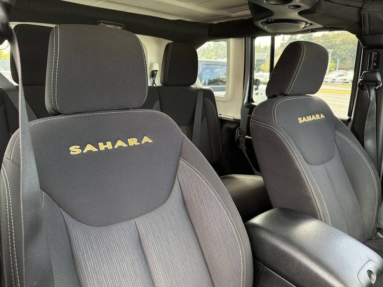 Used 2013 Jeep Wrangler Unlimited Sahara w/ Connectivity Group AWD/4WD image 16