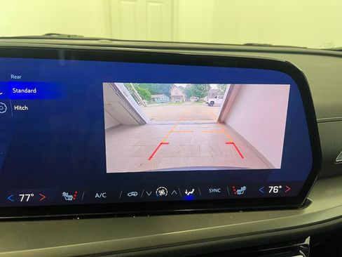 Used 2025 Chevrolet Traverse LT FWD image 30