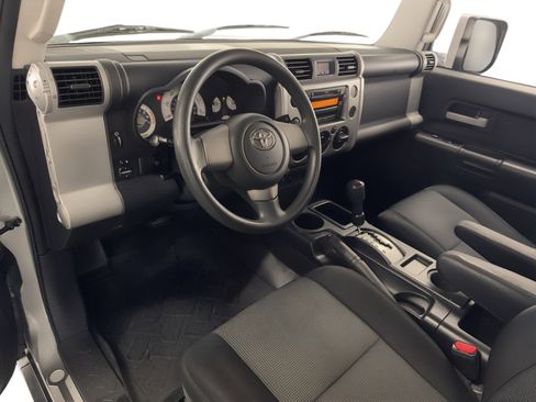 Used 2010 Toyota FJ Cruiser 2WD image 4