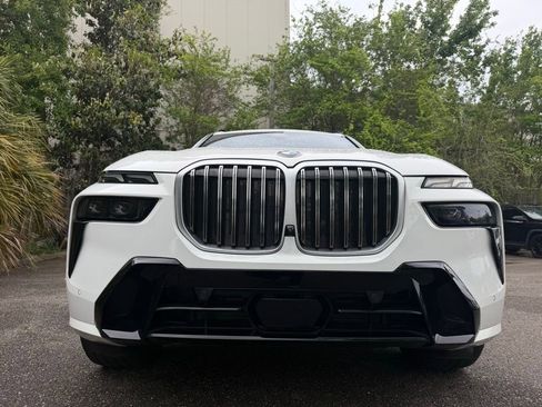 Used 2023 BMW X7 xDrive40i w/ M Sport Package image 2