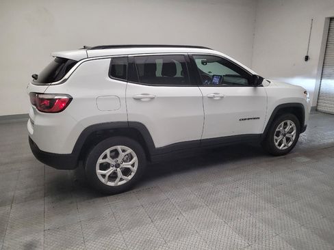 Used 2025 Jeep Compass Latitude w/ Sun & Sound Group AWD/4WD image 10