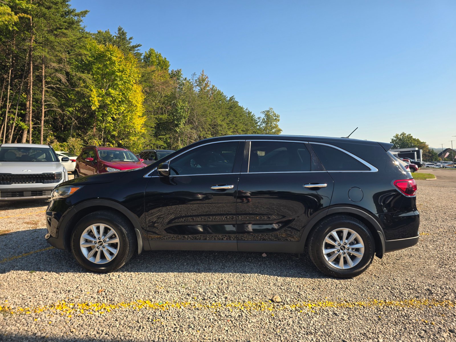 Used 2020 Kia Sorento LX FWD image 2