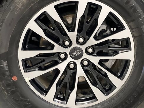 Used 2025 Ford Expedition Platinum image 76