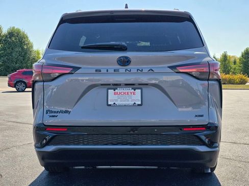 Used 2025 Toyota Sienna XSE w/ XSE Plus Package FWD image 19