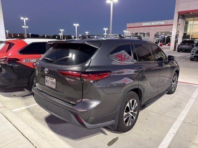 Used 2020 Toyota Highlander XLE FWD image 7