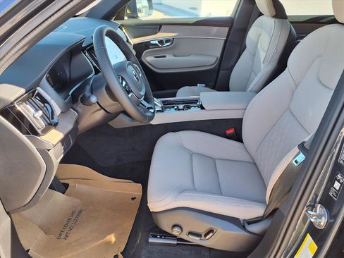 New 2026 Volvo XC90 B6 Plus w/ Protection Package Premier image 13