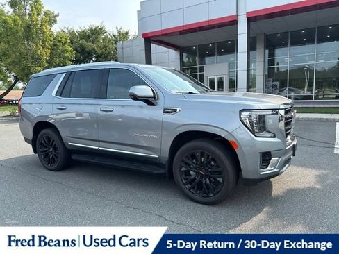 Used 2023 GMC Yukon SLT w/ SLT Luxury Package AWD/4WD image 3