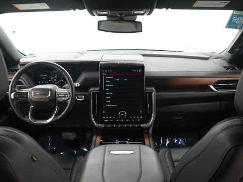 Used 2025 GMC Yukon XL Denali AWD/4WD image 13