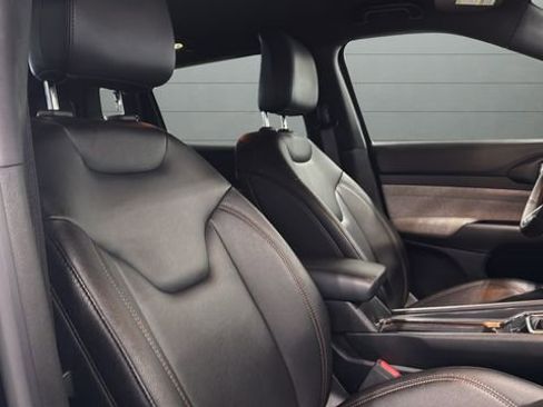 Used 2024 Jeep Compass Latitude image 47