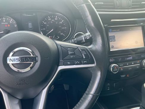 Used 2017 Nissan Rogue SL FWD image 21
