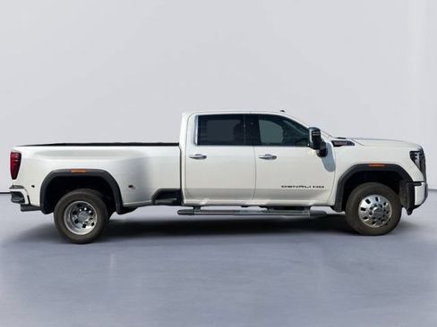 Used 2024 GMC Sierra 3500 Denali w/ Denali Reserve Package AWD/4WD image 2