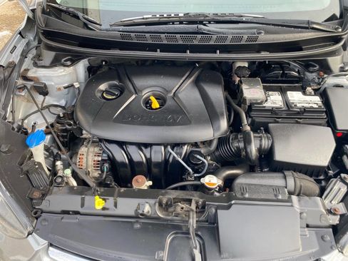 Used 2016 Hyundai Elantra SE image 19