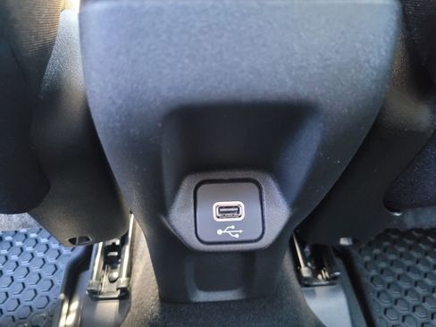 New 2023 Jeep Renegade Trailhawk image 10