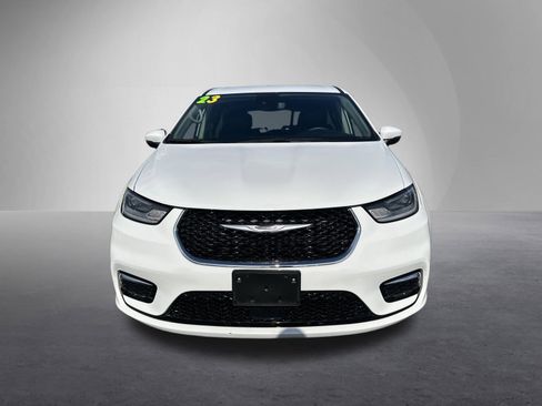 Used 2023 Chrysler Pacifica Touring-L FWD image 9