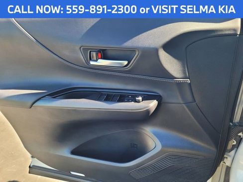 Used 2021 Toyota Venza LE w/ Carpet Mat Package (TMS) image 12