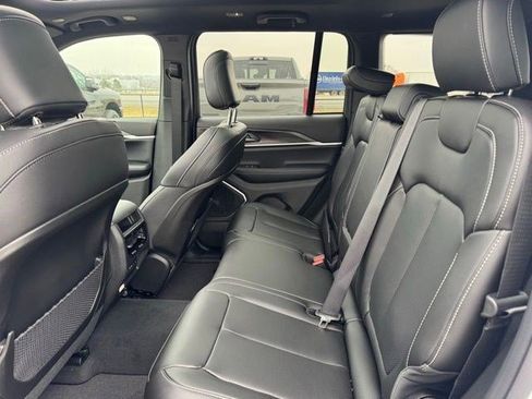 New 2026 Jeep Grand Cherokee Limited w/ Luxury Tech Group II AWD/4WD image 33