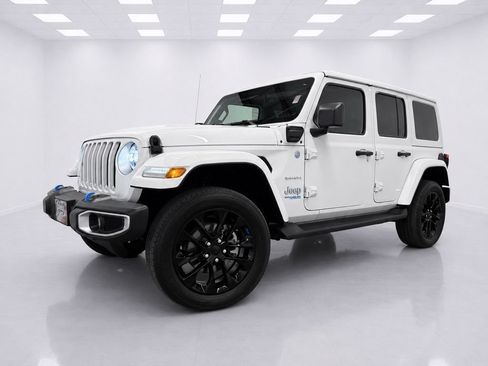 Used 2022 Jeep Wrangler Unlimited Sahara w/ Cold Weather Group AWD/4WD image 4