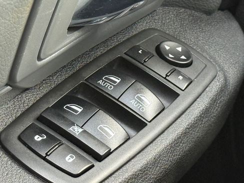 Used 2021 RAM 1500 Classic SLT AWD/4WD image 18